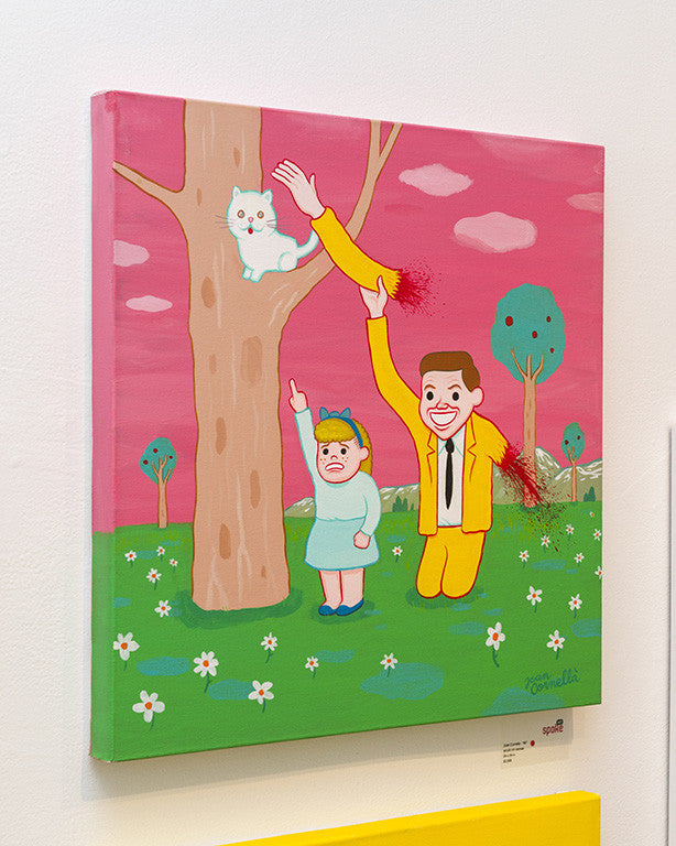 The Joan Cornellà-style painting features a joyful man in a yellow suit with extended arms reaching up to a tree for a white cat, as a child in blue points upward. Both have detached hands with red paint. This acrylic on canvas depicts the scene against a pink sky and green grass.