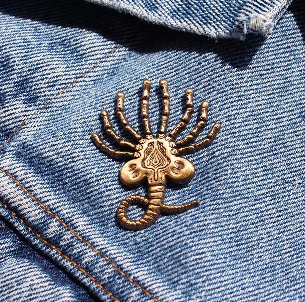 Face Hugger Cast Pin - Spoke Art